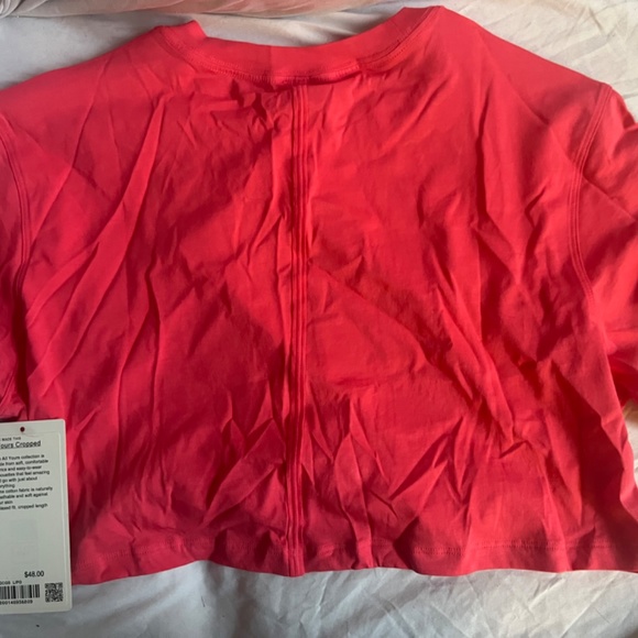 All yours crop tee lululemon in the colour lipgloss - Picture 3 of 3